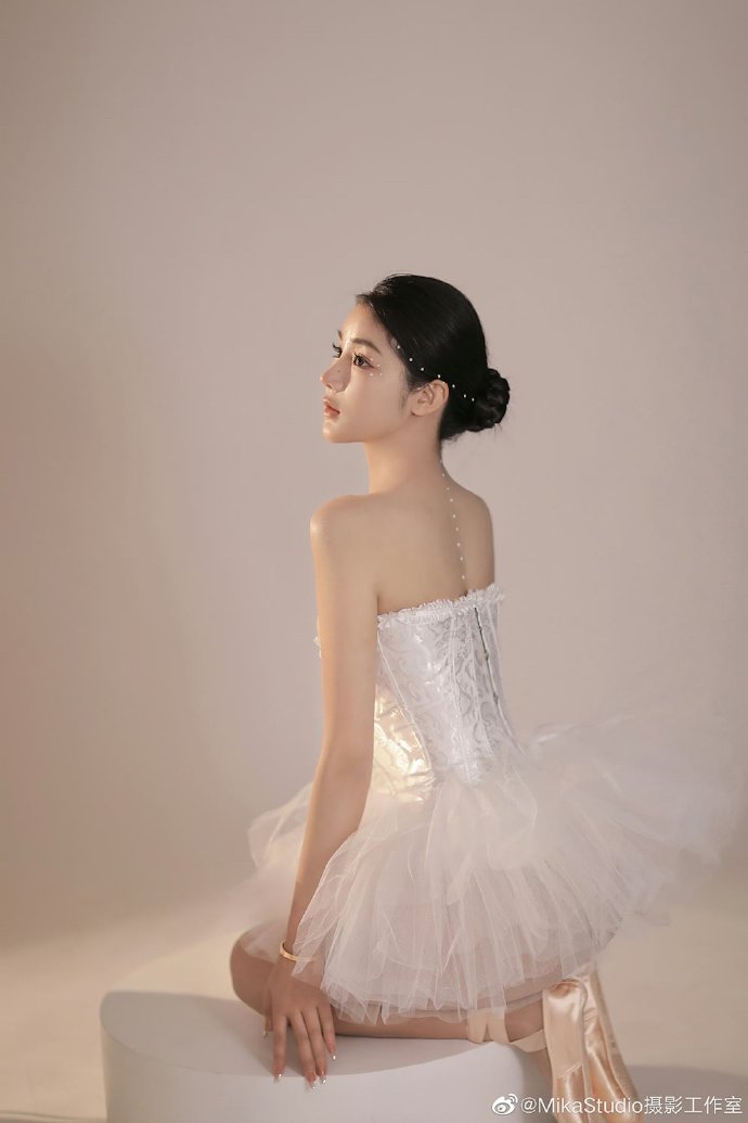 《水中女妖》：二十年前公映的失败之作，导演沙马兰的自恋之作？